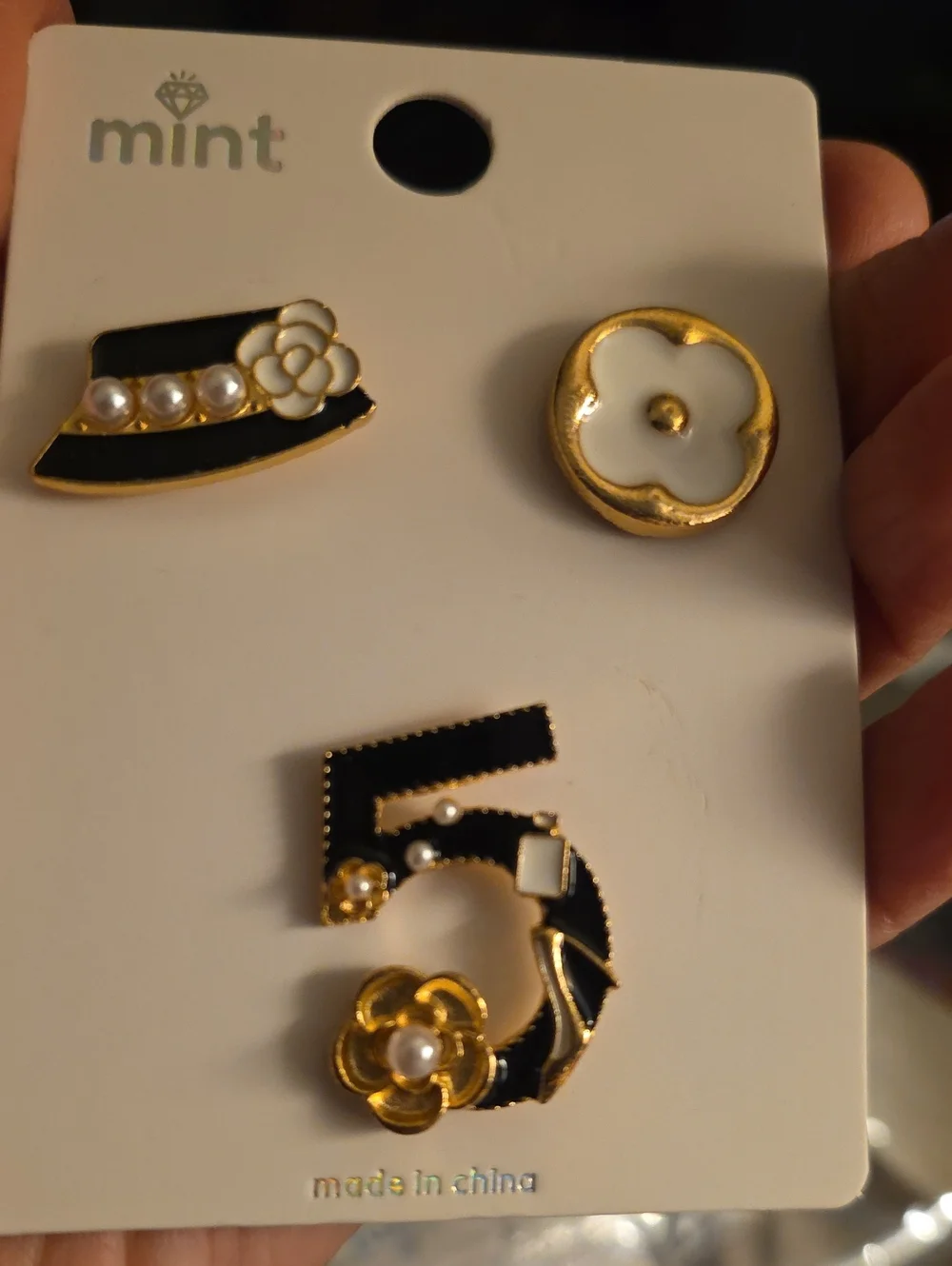 Mint Women's Black & Gold Number 5 Pin Set